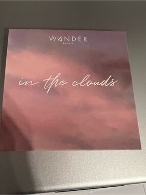 Wander Beauty In the Clouds Eyeshadow Pallet